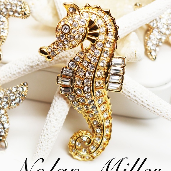HOST PICK! 🎉 Sparkling Vintage NOLAN MILLER Seahorse Brooch - Picture 5 of 15